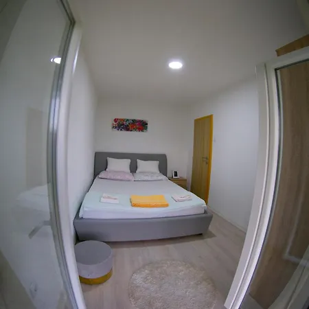 Ukropina Apartament *